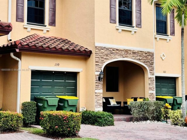 3-bedroom home for rent in Homestead - 159 SE 34th Ave - MondialRealty