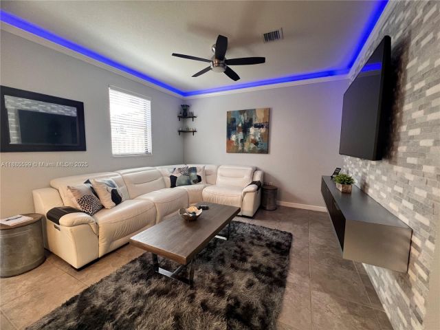 3-bedroom home for rent in Homestead - 159 SE 34th Ave - MondialRealty
