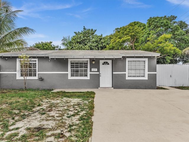 Home for sale at 1624 S 23rd Ave - photo 6603984