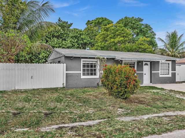 Home for sale at 1624 S 23rd Ave - photo 6603986