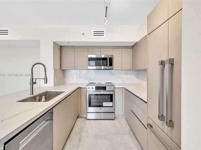 Apartment for sale  Unit #1103 - photo 6614863