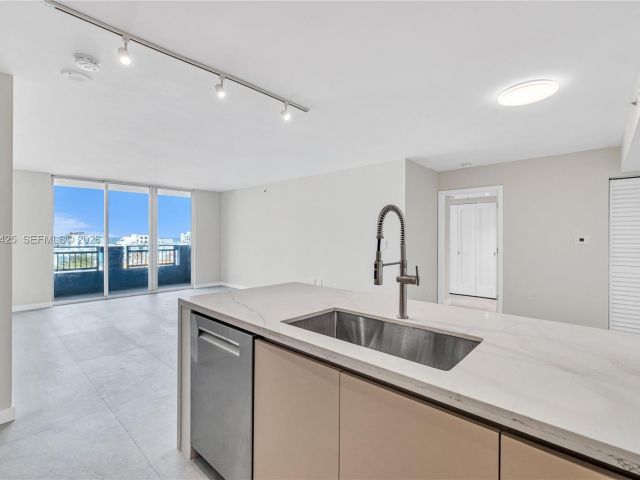 Apartment for sale  Unit #1103 - photo 6614864