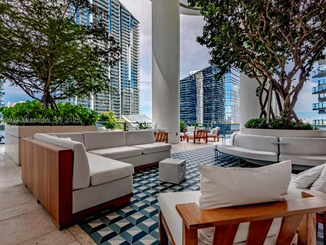 3-bedroom condo for sale in Miami - 801 S Miami Ave 3304 - MondialRealty