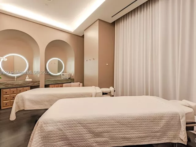 3-bedroom condo for sale in Miami - 801 S Miami Ave 3304 - MondialRealty