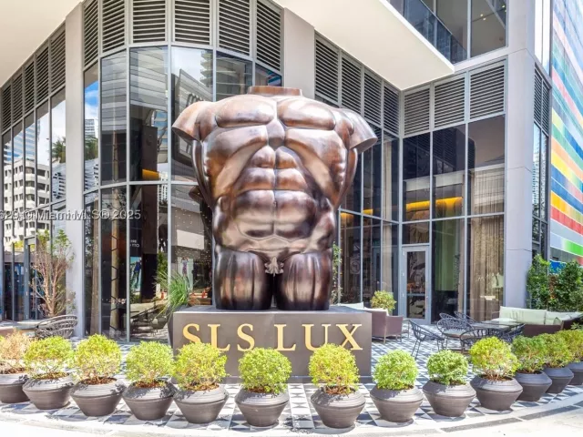 3-bedroom condo for sale in Miami - 801 S Miami Ave 3304 - MondialRealty