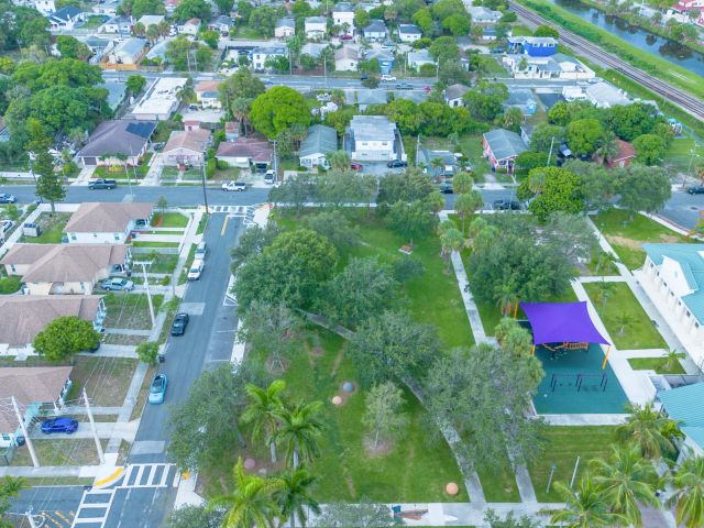 Home for rent at 1102 19th Street - photo 6814087