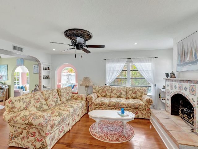 Home for rent at 431 37th Street - photo 6608764