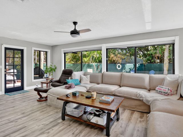 Home for sale at 1517 SE 4th Court - photo 6622040