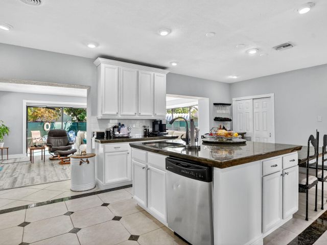 Home for sale at 1517 SE 4th Court - photo 6622043