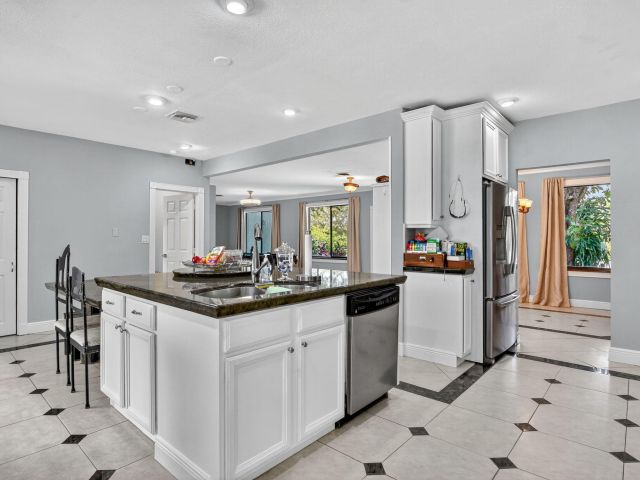 Home for sale at 1517 SE 4th Court - photo 6622044