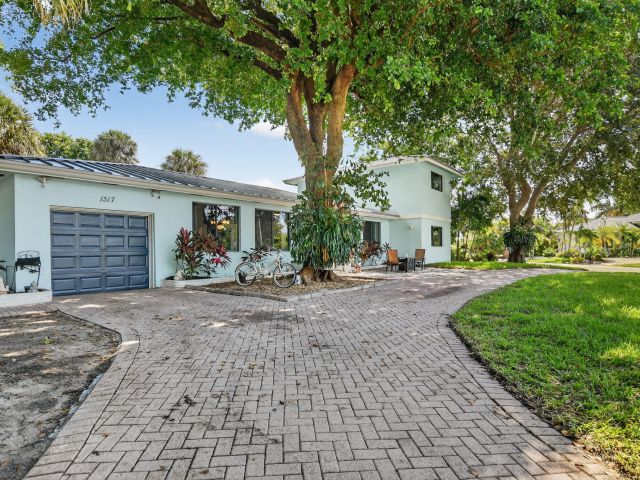 Home for sale at 1517 SE 4th Court - photo 6622049