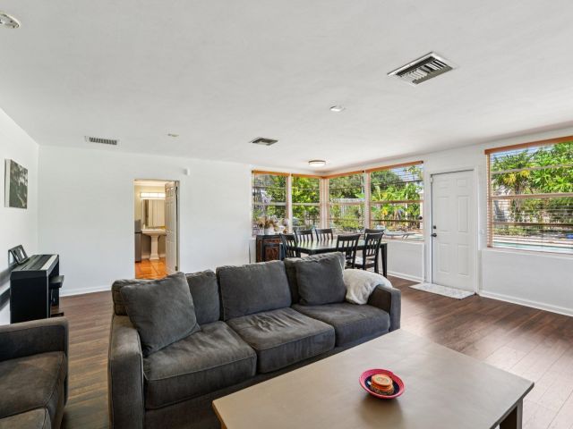 Home for sale at 221 NE 17th Street - photo 6608959