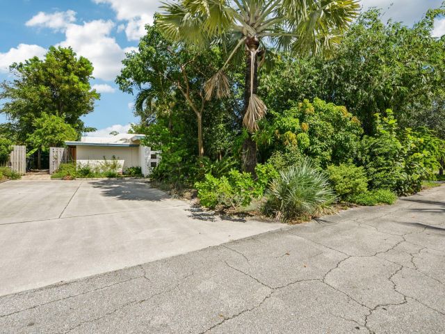 Home for sale at 221 NE 17th Street - photo 6608969