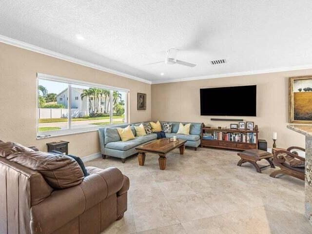 Home for rent at 653 NW 10th Court - photo 6608835