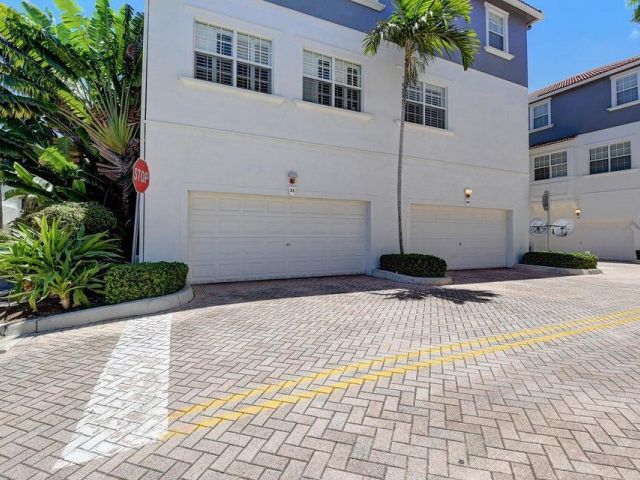 Home for rent at 295 NE 5th Avenue 31 - photo 6608973