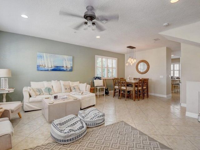 Home for rent at 295 NE 5th Avenue 31 - photo 6608986