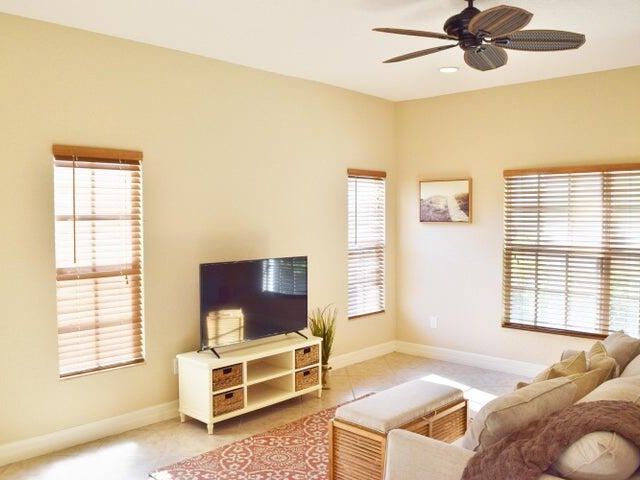 Home for rent at 295 NE 5th Avenue 31 - photo 6608988