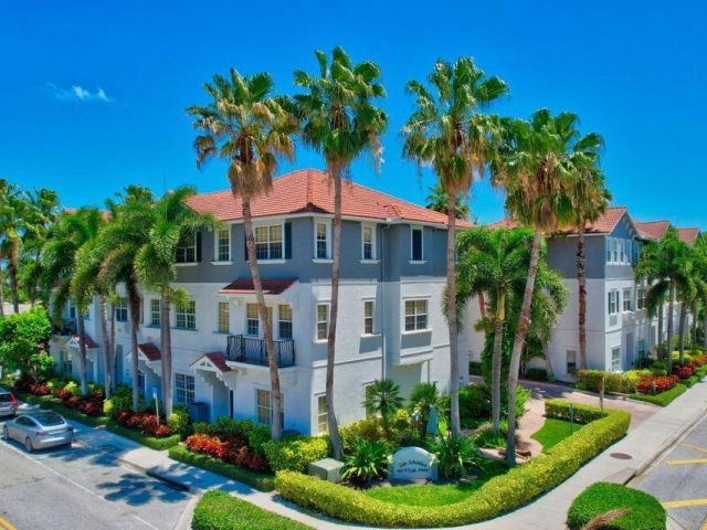 Home for rent at 295 NE 5th Avenue 31 - photo 6608991