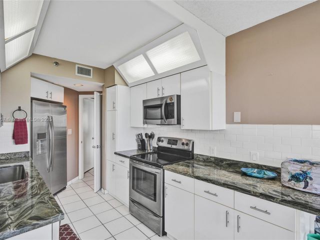 Apartment for sale  Unit #1409 - photo 6608582