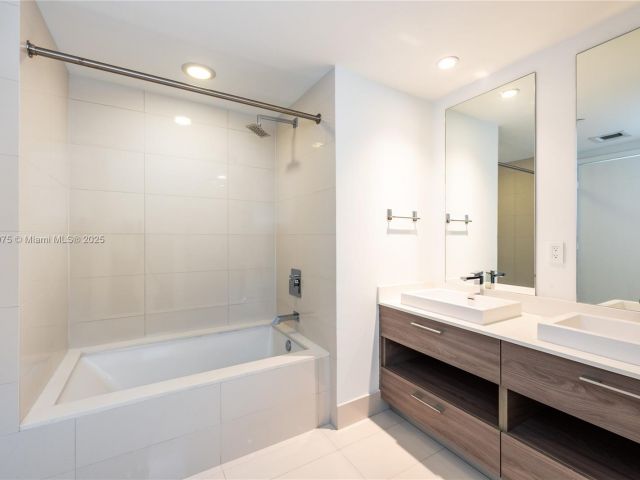 Apartment for sale  Unit #1003 - photo 6609514