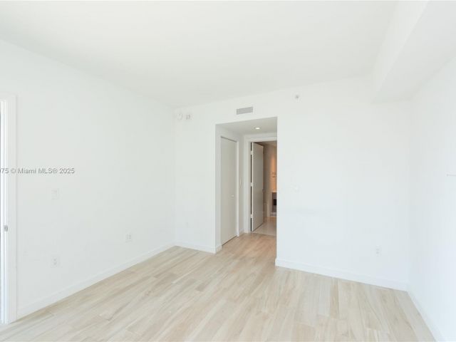 Apartment for sale  Unit #1003 - photo 6609517