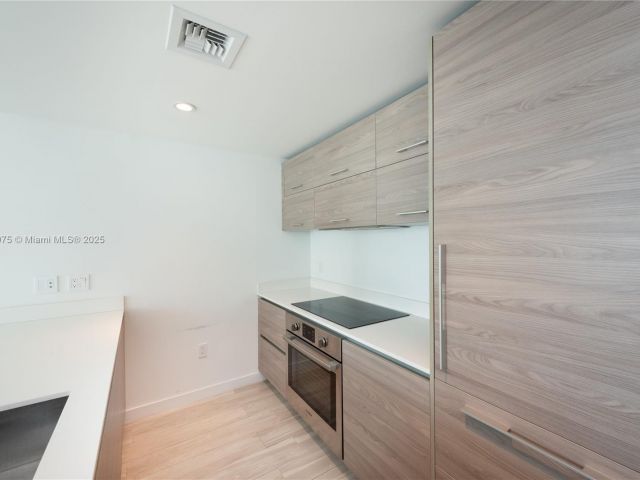 Apartment for sale  Unit #1003 - photo 6609522