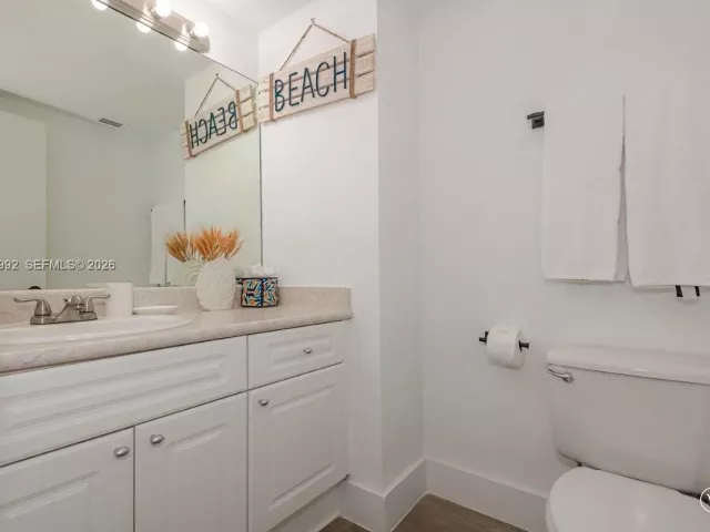 1-bedroom condo for rent in Miami Beach - 2301 Collins Ave 333 - MondialRealty