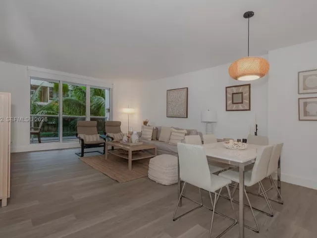 1-bedroom condo for rent in Miami Beach - 2301 Collins Ave 333 - MondialRealty