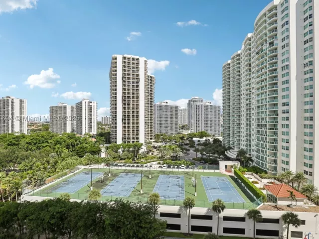 2-bedroom condo for sale in Aventura - 20191 E Country Club Dr 1102 - MondialRealty