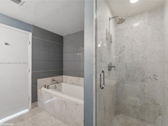 Apartment for sale  Unit #3903 - photo 6612476