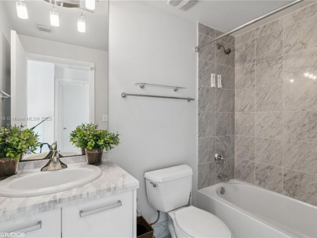 Apartment for sale  Unit #3903 - photo 6612482