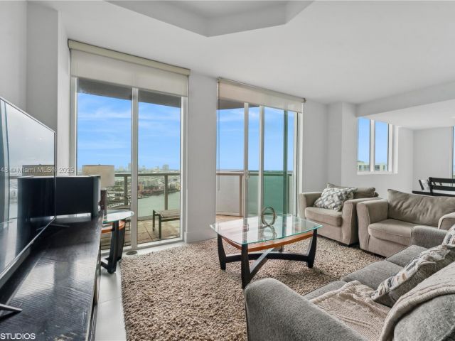 Apartment for sale  Unit #3903 - photo 6612490