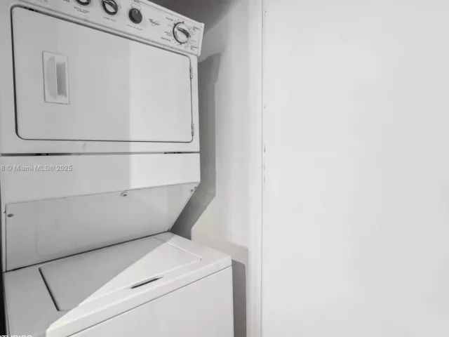 2-bedroom condo for sale in Miami - 244 Biscayne Blvd 3903 - MondialRealty