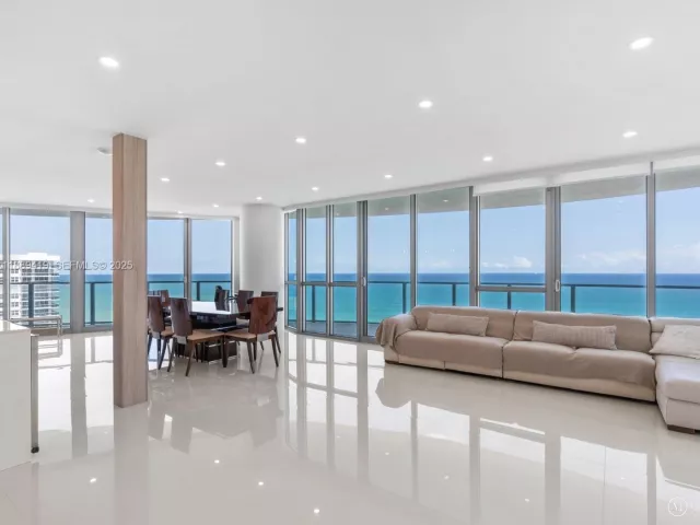 4-bedroom condo for sale in Hollywood - 3101 S Ocean Dr 1608 - MondialRealty