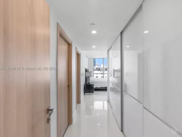 4-bedroom condo for sale in Hollywood - 3101 S Ocean Dr 1608 - MondialRealty