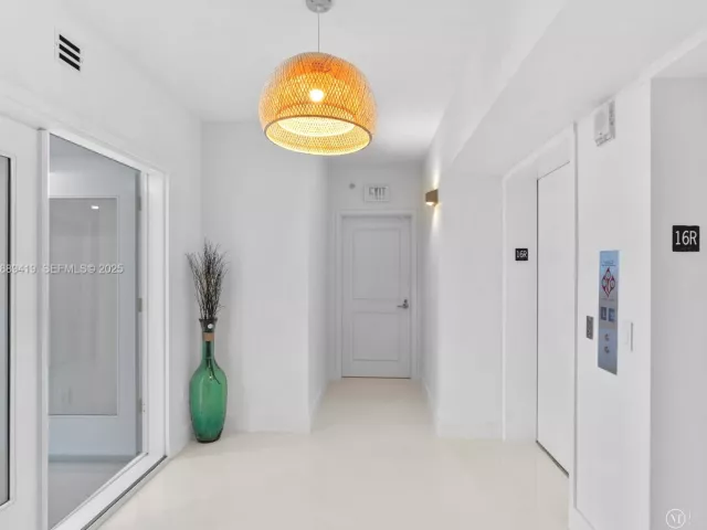4-bedroom condo for sale in Hollywood - 3101 S Ocean Dr 1608 - MondialRealty