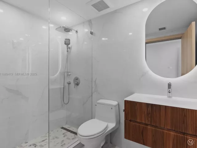 4-bedroom condo for sale in Hollywood - 3101 S Ocean Dr 1608 - MondialRealty