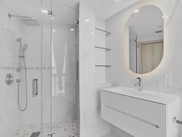 4-bedroom condo for sale in Hollywood - 3101 S Ocean Dr 1608 - MondialRealty