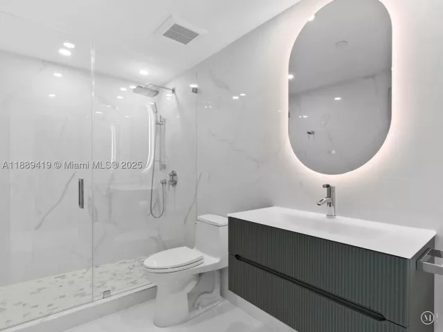 4-bedroom condo for sale in Hollywood - 3101 S Ocean Dr 1608 - MondialRealty