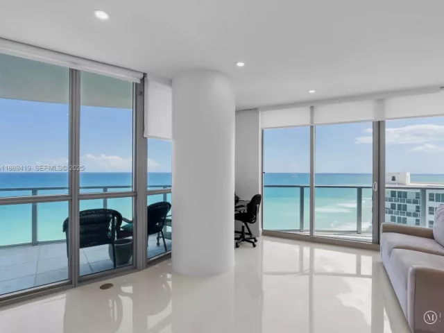 4-bedroom condo for sale in Hollywood - 3101 S Ocean Dr 1608 - MondialRealty