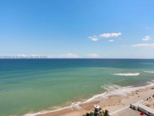 4-bedroom condo for sale in Hollywood - 3101 S Ocean Dr 1608 - MondialRealty
