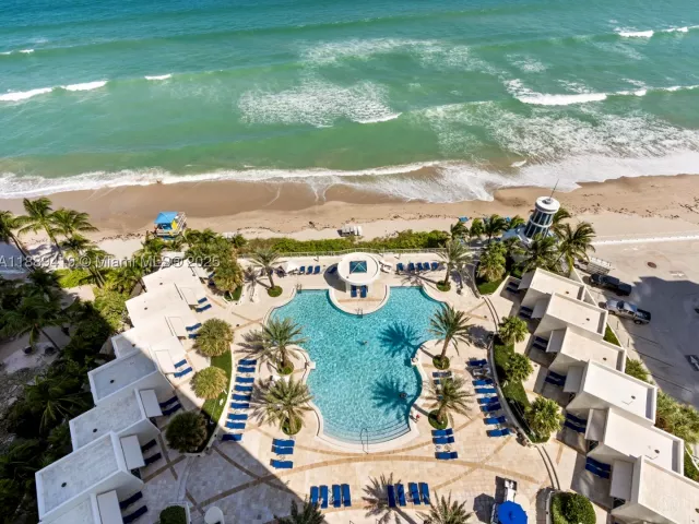 4-bedroom condo for sale in Hollywood - 3101 S Ocean Dr 1608 - MondialRealty