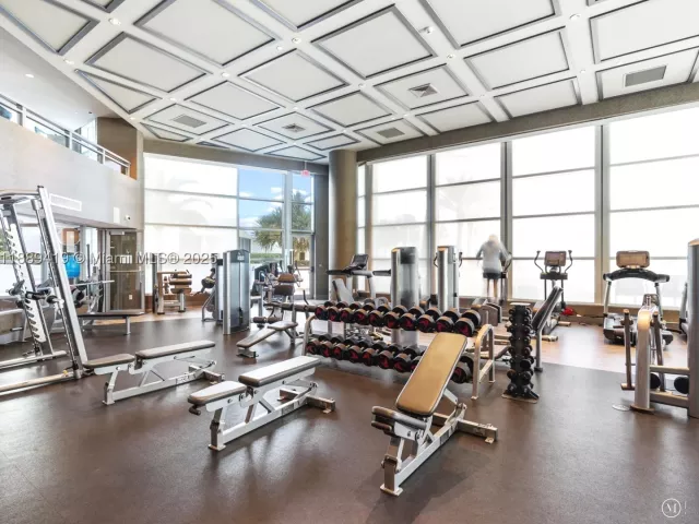 4-bedroom condo for sale in Hollywood - 3101 S Ocean Dr 1608 - MondialRealty