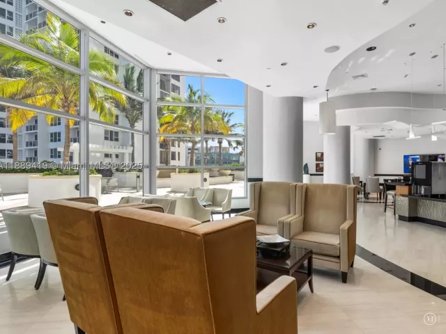 4-bedroom condo for sale in Hollywood - 3101 S Ocean Dr 1608 - MondialRealty