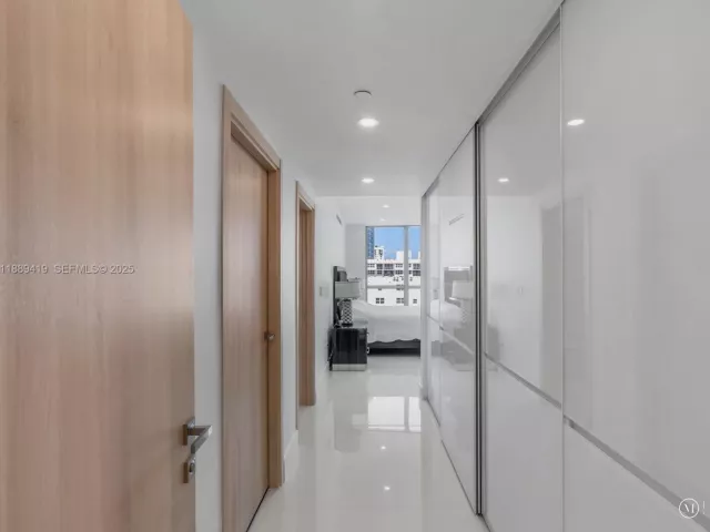 4-bedroom condo for sale in Hollywood - 3101 S Ocean Dr 1608 - MondialRealty