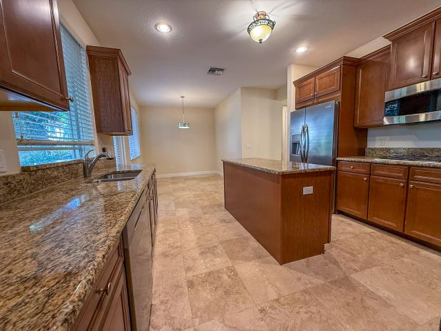 Home for rent at 122 NW Gardner Street - photo 6852724