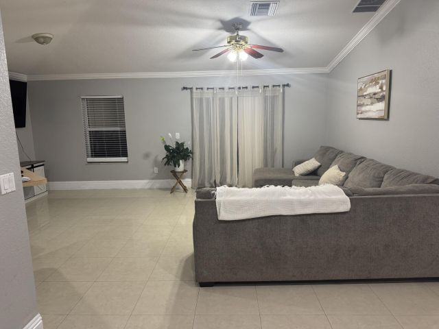 Home for rent at 5621 Azalea Circle - photo 6610610