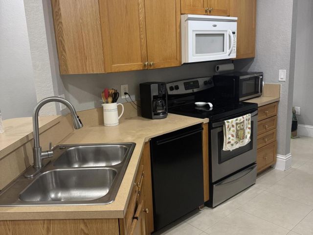 Home for rent at 5621 Azalea Circle - photo 6610622