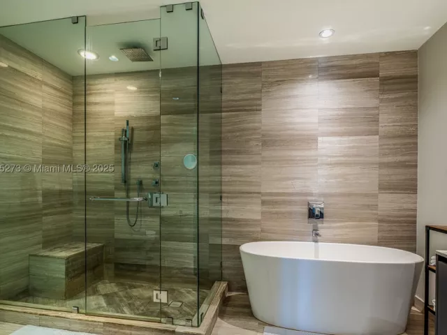 3-bedroom condo for sale in Aventura - 3250 NE 188th St 603 - MondialRealty
