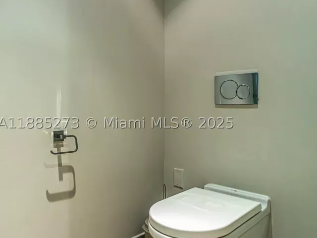 3-bedroom condo for sale in Aventura - 3250 NE 188th St 603 - MondialRealty